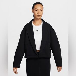 Nike Sportswear Tech Fleece
Women's Oversized Blazer